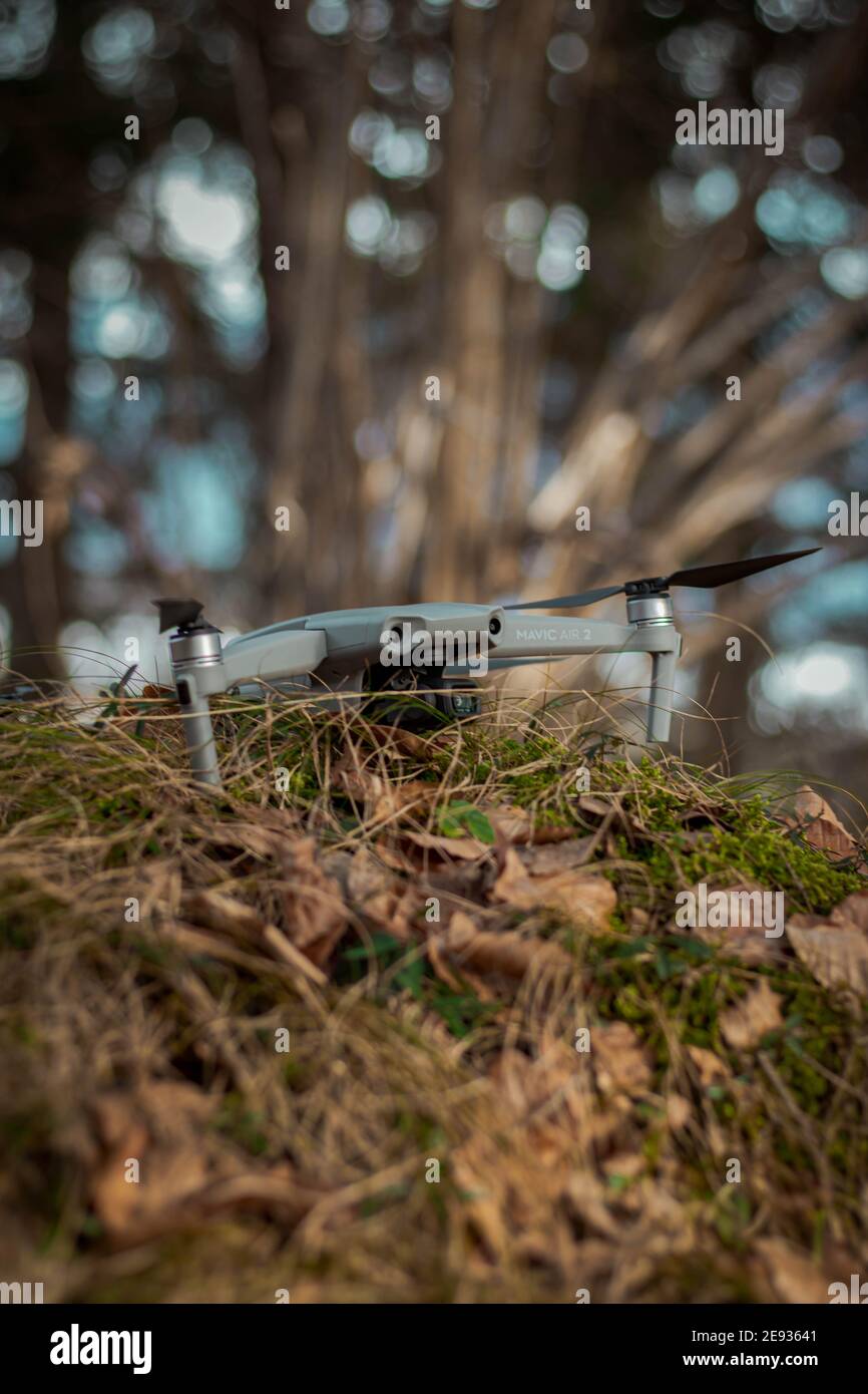 Fotos eines DJI Mavic Air 2 in der Natur Mit schönem Hintergrund Stockfoto