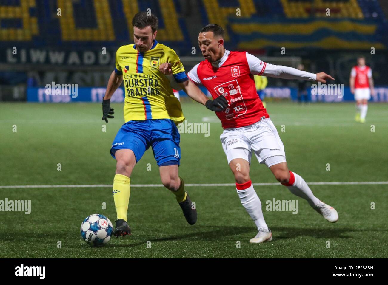 LEEUWARDEN, NIEDERLANDE - JANUAR 31: Michael Breij vom SC Cambuur, Gaston Salasiwa vom MVV Maastricht während des niederländischen Keukenkampioendivisie-Spiels dazwischen Stockfoto