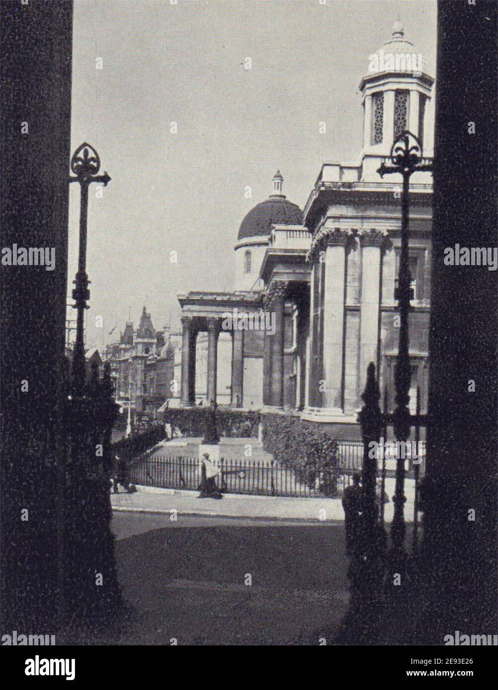 National Gallery, Trafalgar Square, von St. Martin-in-the-Fields. KLEIN 1946 Stockfoto