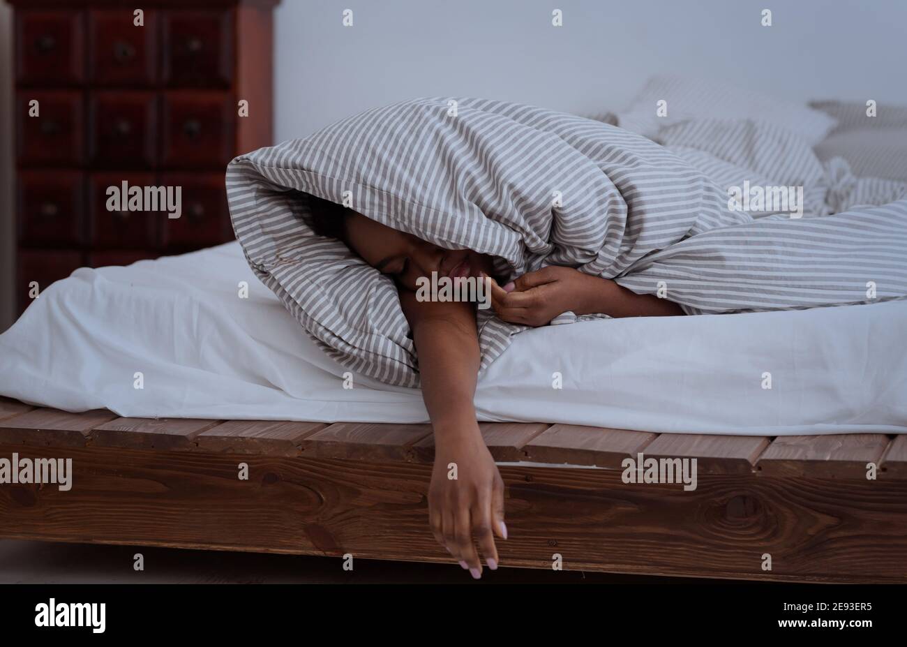 Genug Schlaf, Tiefschlaf, Schlafstörungen, Probleme und Schlaflosigkeit in der Nacht Stockfoto