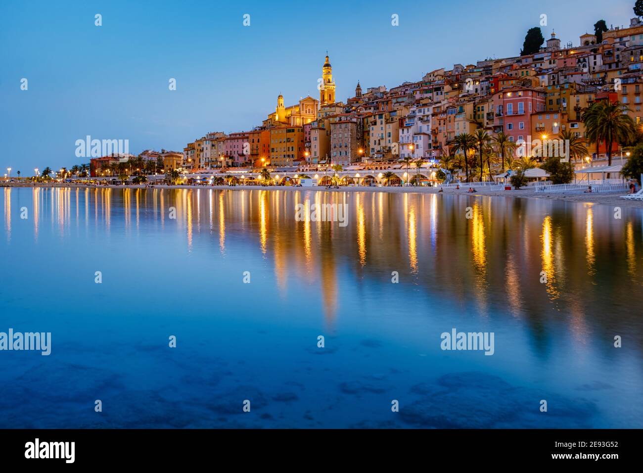 Blick auf die Altstadt von Menton, Provence-Alpes-Cote d'Azur, Frankreich Europa im Sommer Stockfoto