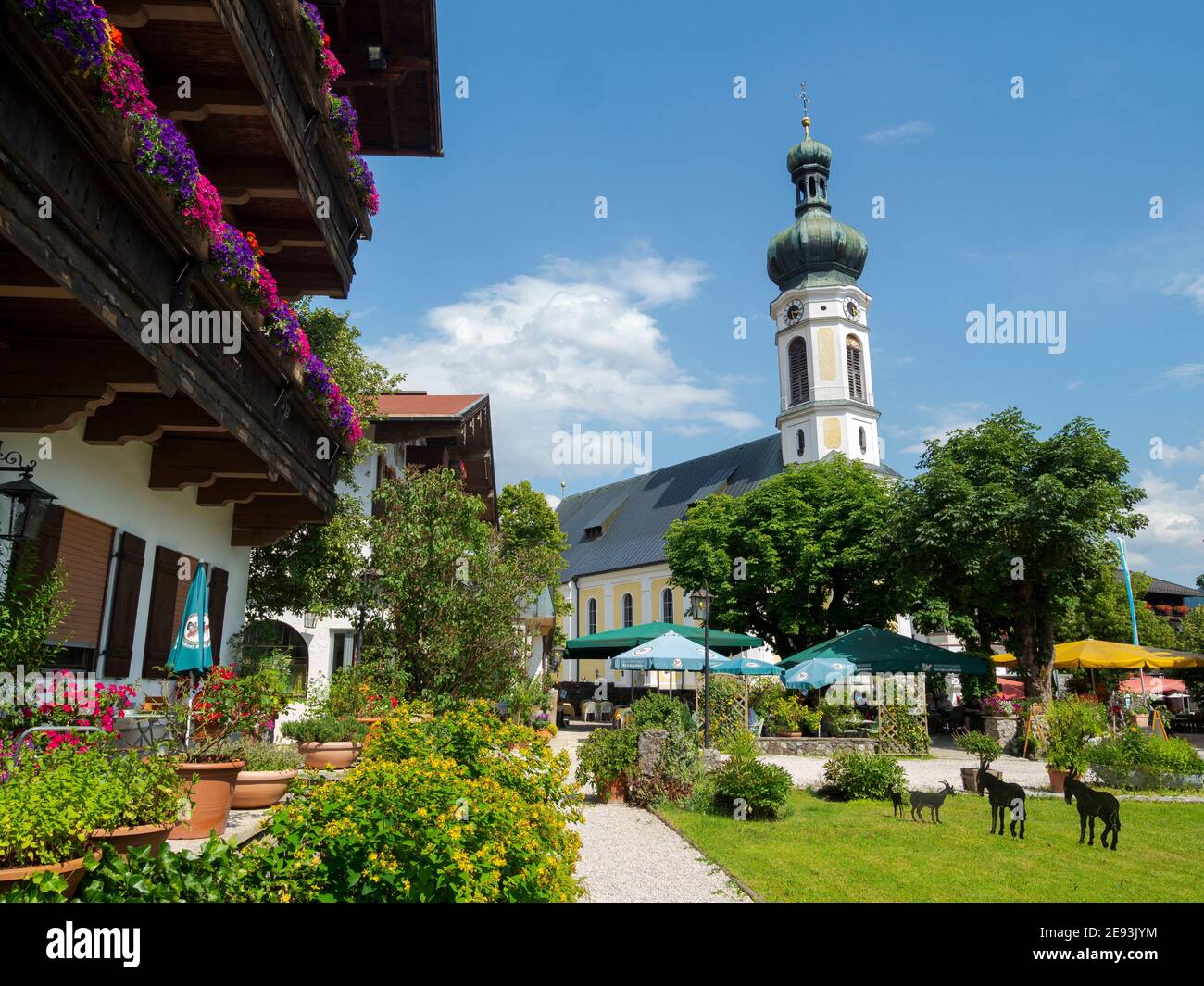 Kirche Sankt Pankratius. Dorf Reit im Winkl im Chiemgau in den bayerischen alpen. Europa, Deutschland, Bayern Stockfoto