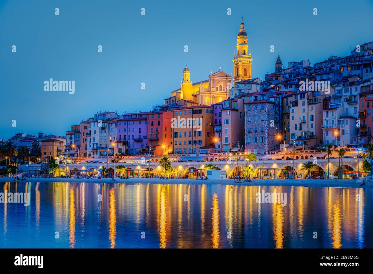 Blick auf die Altstadt von Menton, Provence-Alpes-Cote d'Azur, Frankreich Europa im Sommer Stockfoto