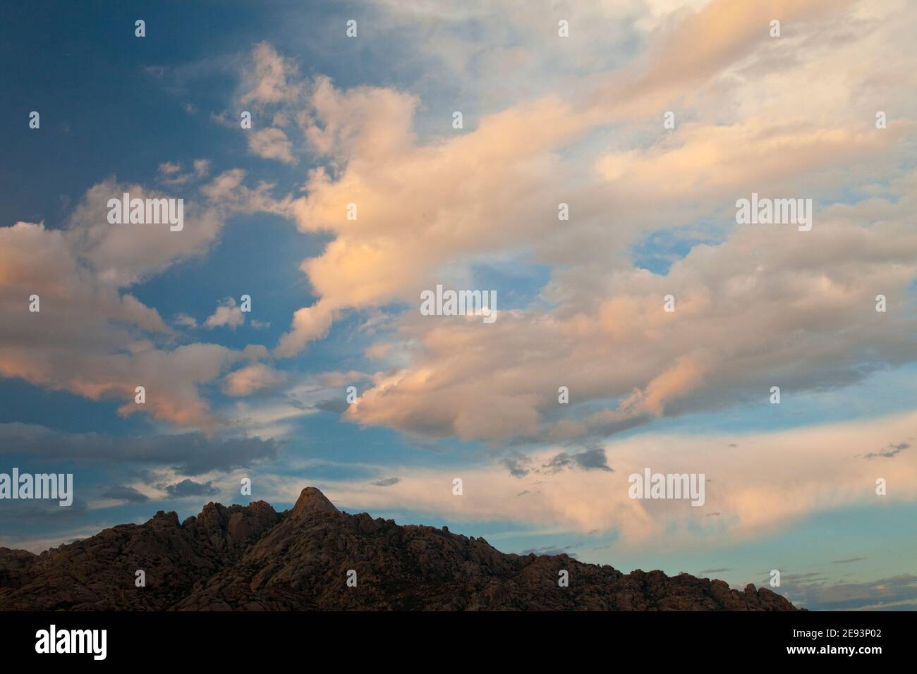 Al fondo El Yelmo, La Pedriza, Parque Regional Cuenca Alta del Manzanares, Madrid Stockfoto