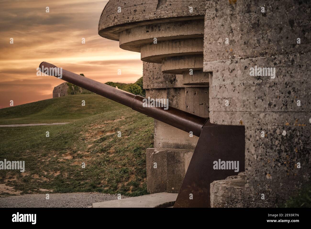 Atlantik Wand Beton Deutschen Weltkrieg zwei 2 Geschützenplazierung Befestigung Bunker Batterie in Longues-sur-mer in der Normandie Gold Beach Frankreich Bleibt Stockfoto