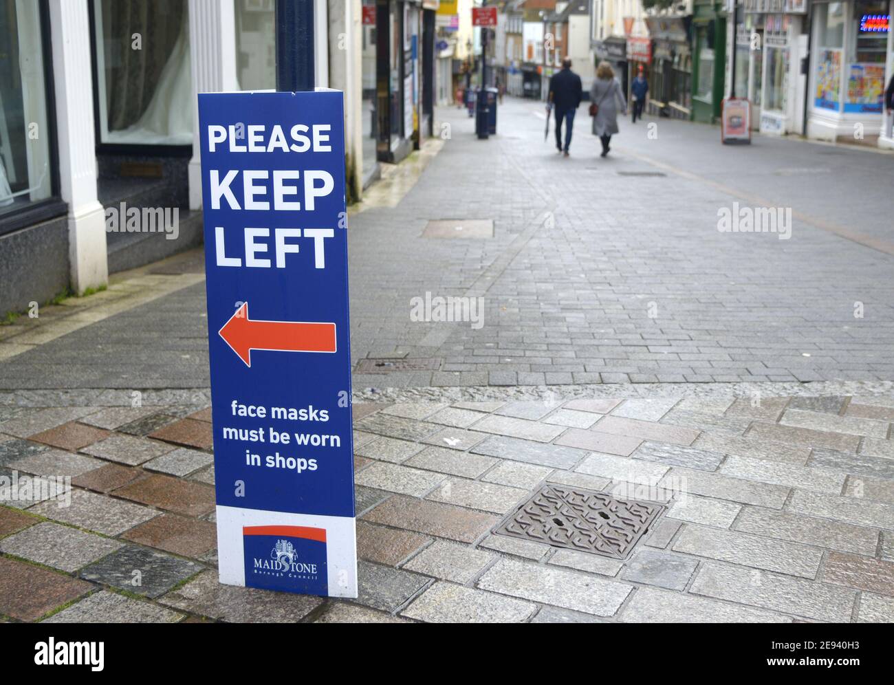 Maidstone, Kent, Großbritannien. Februar 2021. Während die Tür-zu-Tür-COVID-Tests in Teilen der Stadt beginnen, bleibt das Zentrum von Maidstone ruhig und weitgehend geschlossen. Gabriel's Hill Kredit: Phil Robinson/Alamy Live News Stockfoto