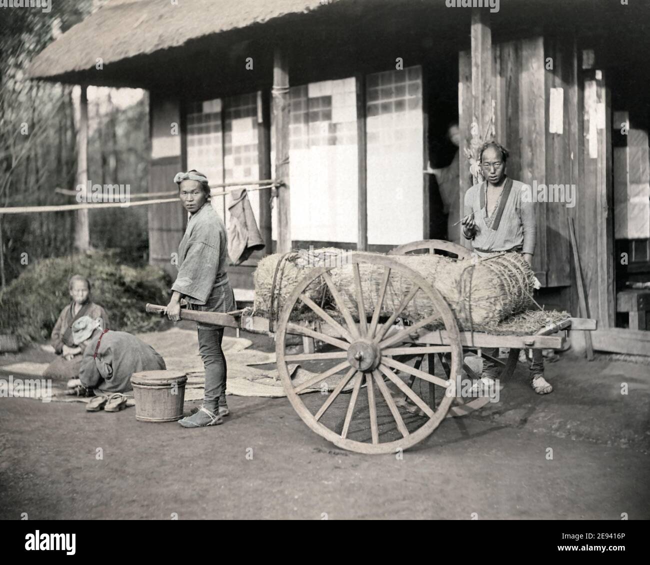 Foto des späten 19. Jahrhunderts - Reisballen auf dem Wagen, Japan Landwirtschaft, Landwirtschaft. Stockfoto