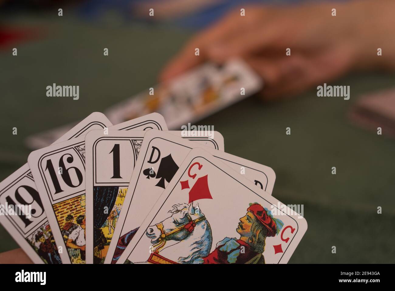 CASERT, ITALIEN - 30. Jan 2021: Caserta, Italien, 30. Januar 2021, französische Tarot-Karten-Spielsymbole Stockfoto