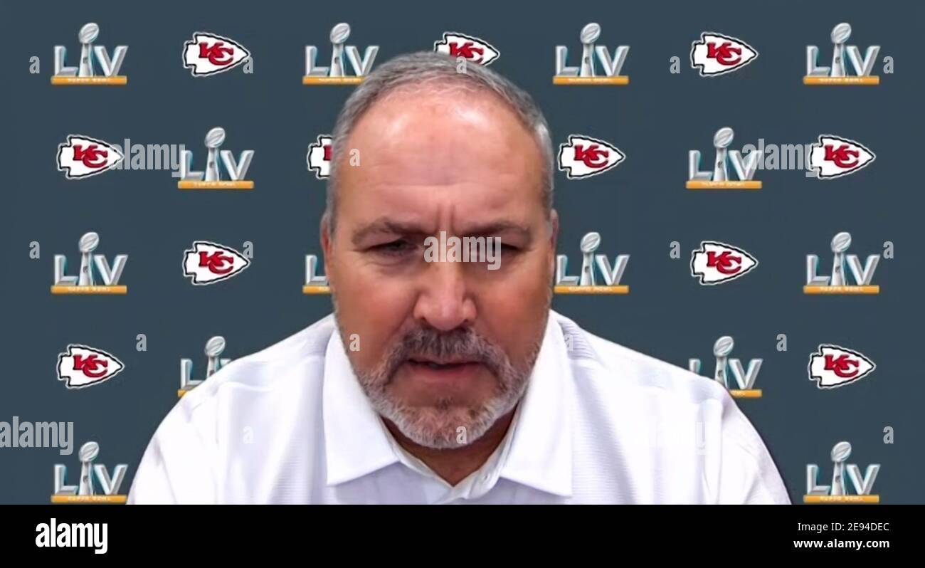 USA. Februar 2021. Dave Toub, der Koordinator der Kansas City Chiefs, spricht während der virtuellen Medienverfügbarkeit der Kansas City Chiefs am 2. Februar 2021 vor dem Super Bowl LV in Tampa Bay, FL. (Bildschirmaufnahme nach Kredit: SIPA USA/Alamy Live News Stockfoto