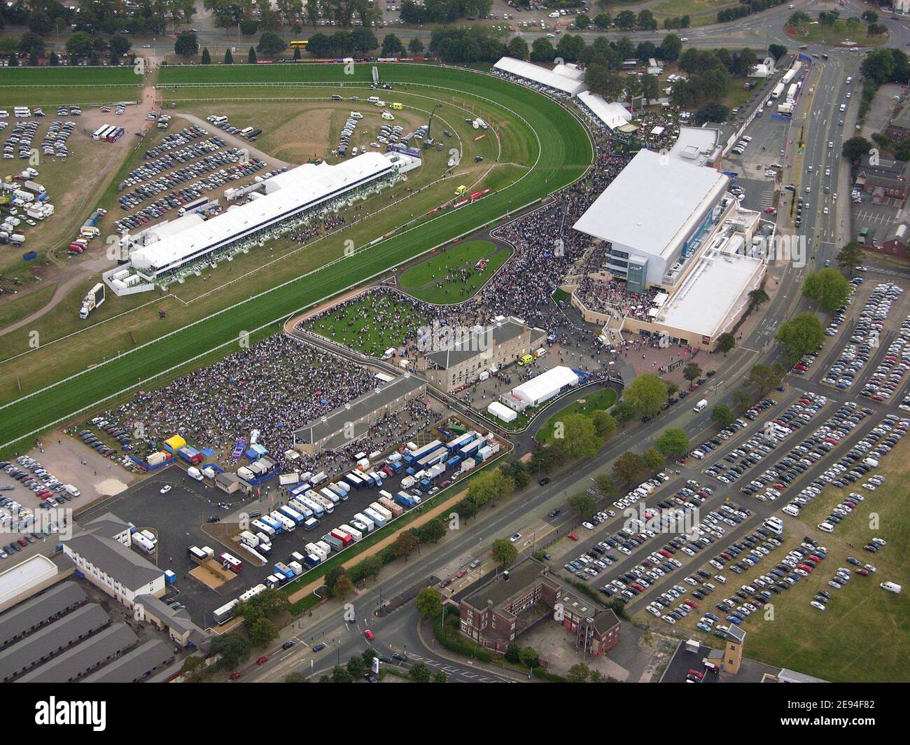 Luftaufnahme der Doncaster Racecourse am St. Leger Renntag Stockfoto