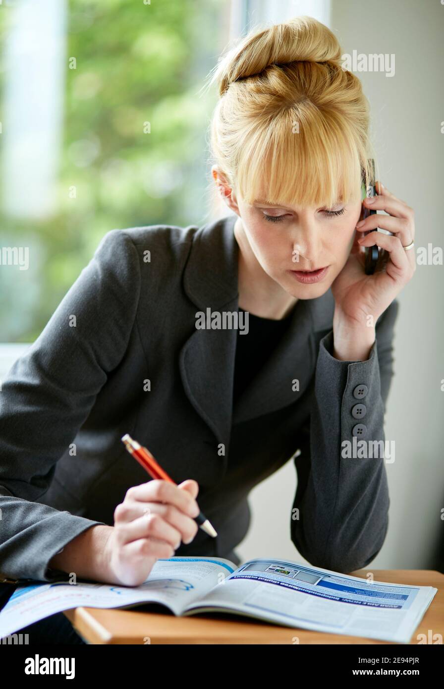 Gestresste Geschäftsfrau Stockfoto