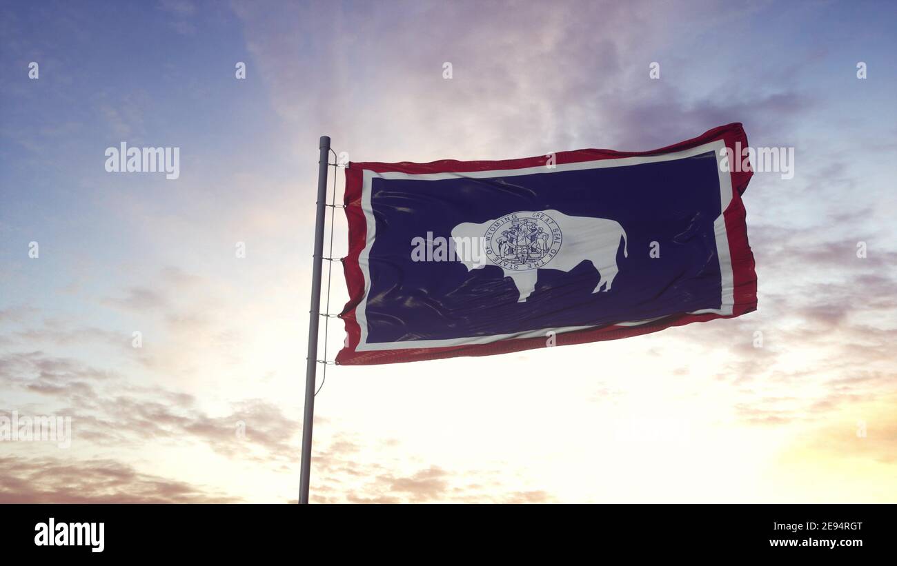 Staatsflagge von Wyoming winkt im Wind. Dramatischer Himmelshintergrund. 3D Abbildung Stockfoto