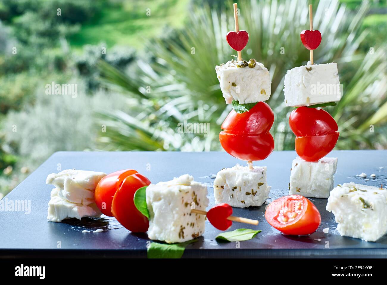 Mozzarella canapes finger food -Fotos und -Bildmaterial in hoher ... Mozzarella canapes finger food -Fotos und -Bildmaterial in hoher ...