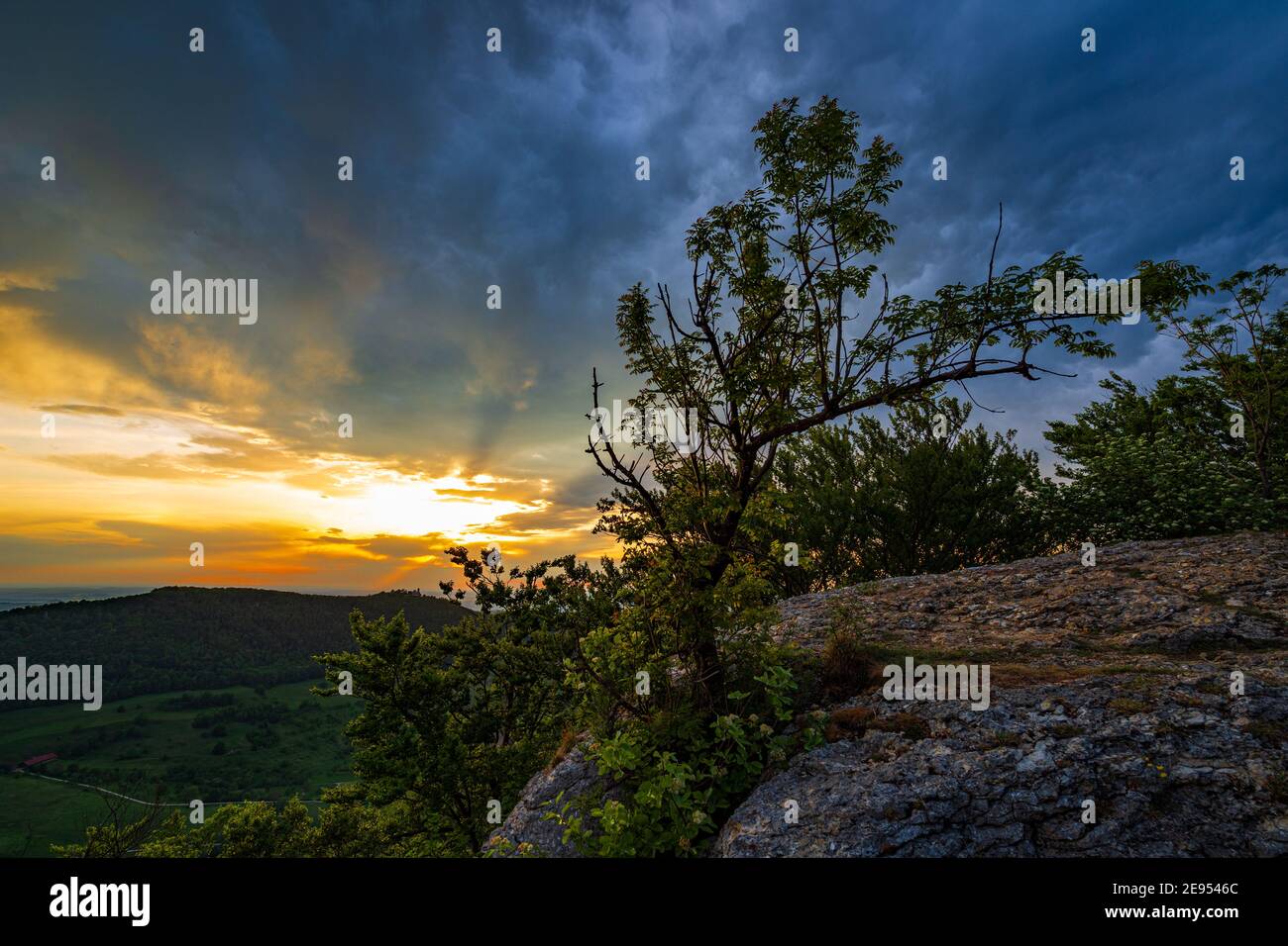 Sonnenuntergang auf der Schwäbischen Alb in Deutschland Stockfoto