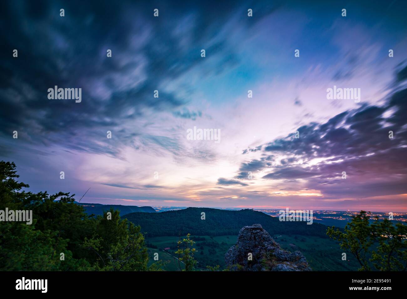 Sonnenuntergang auf der Schwäbischen Alb in Deutschland Stockfoto