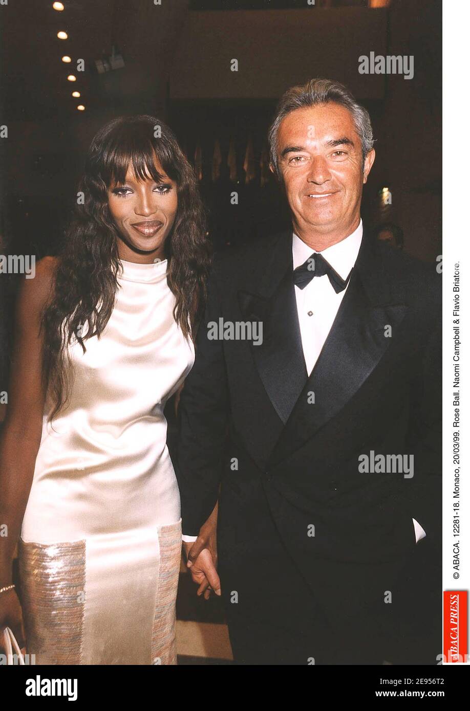 Datei Foto - © ABACA. 12281-18. Monaco, 20/03/99. Rose Ball. Naomi Campbell & Flavio Briatore. Naomi Campbell wird am 22. Mai 2020 50 Jahre alt. Stockfoto