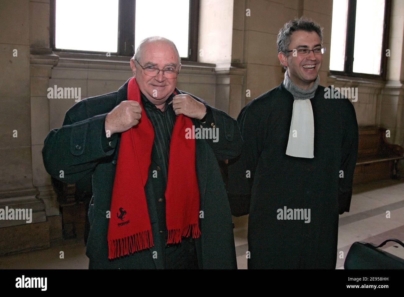 Der Ermittler der Polizei Bernard Varlet, der Patrick Dils am 06. Januar 2006 vor dem Gericht, das sich mit Strafsachen in Paris, Frankreich wegen Verleumdung in seinem Buch "je voulais juste rentrer chez moi" beschäftigt, verfolgt hat. Foto von Mousse-Gorassini/ABACAPRESS.COM. Stockfoto