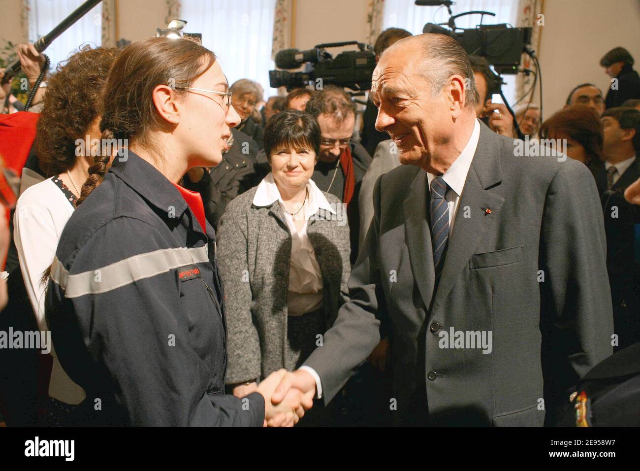 Der französische Präsident Jacques Chirac gibt am 6. Januar 2006 seine Neujahrsadresse an die Staatsangestellten der Präfektur Lothringen in Metz, Ostfrankreich. Foto von Albert Facelly/Pool/ABACAPRESS.COM Stockfoto