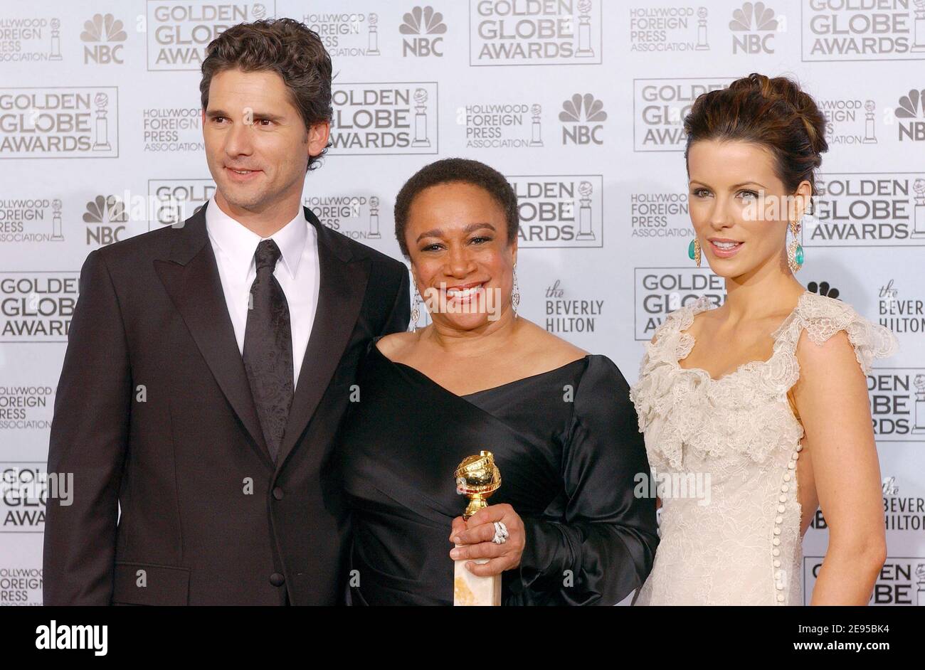 Eric Bana und Kate Beckinsale posieren mit S. Epatha Merkerson, Gewinner der Best Performance einer Schauspielerin in einer Mini-Serie für "Lackwana Blues während der 63. Annual Golden Globe Awards im Beverly Hilton in Los Angeles, CA, USA am 16. Januar 2006. Foto von Hahn-Khayat/ABACAPRESS.COM Stockfoto