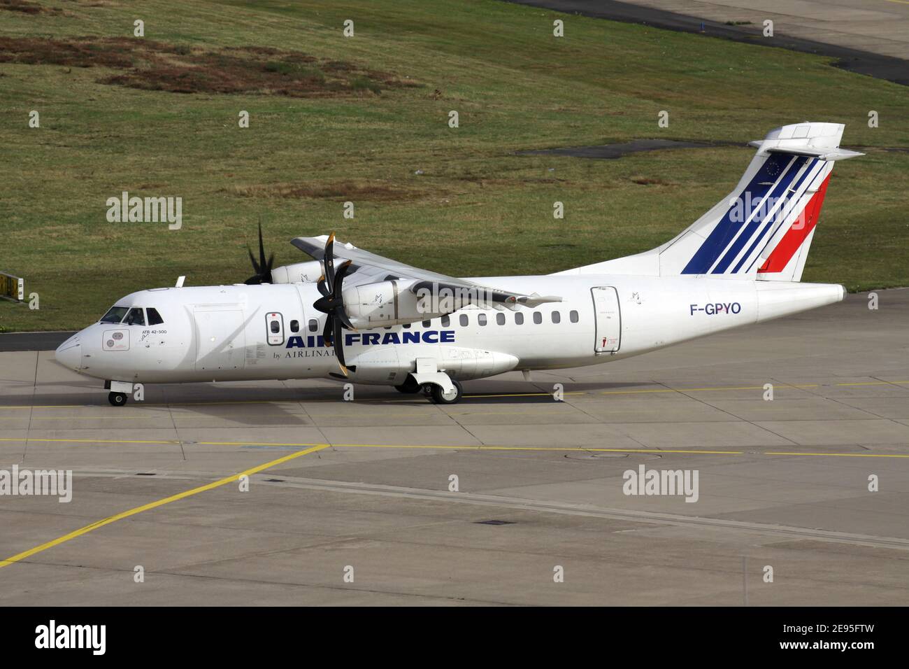 Airlinair ATR-42 in Air France Lackierung mit Registrierung F-GPYO am Flughafen Köln/Bonn. Stockfoto