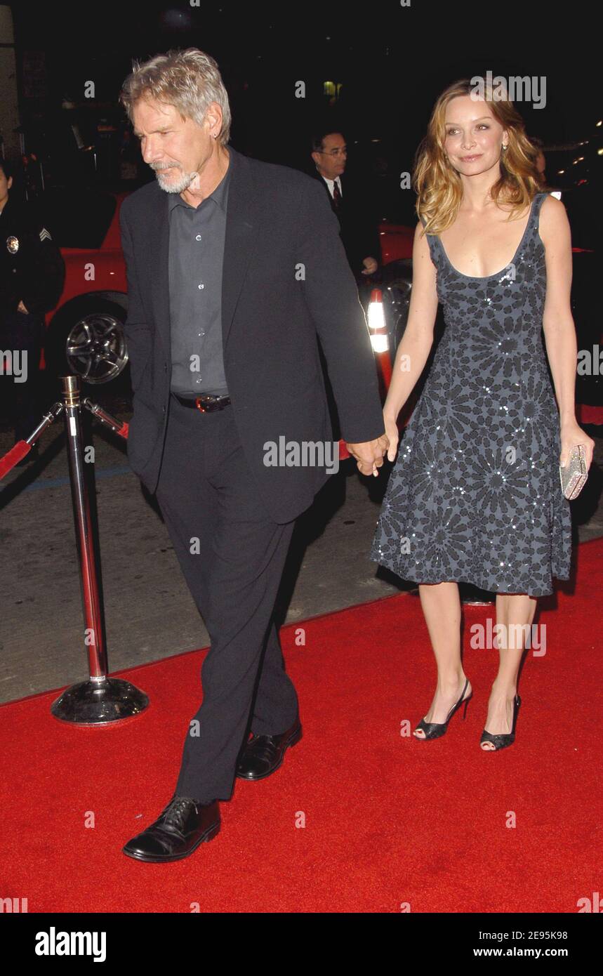 Harrison Ford und Calista Flockhart nehmen an der Warner Brothers Pictures' Firewall World Movie Premiere Teil, die am 2,2006. Februar im Grauman's Chinese Theatre in Hollywood, Kalifornien, stattfand. Foto von Lionel Hahn/ABACAPRESS.COM Stockfoto