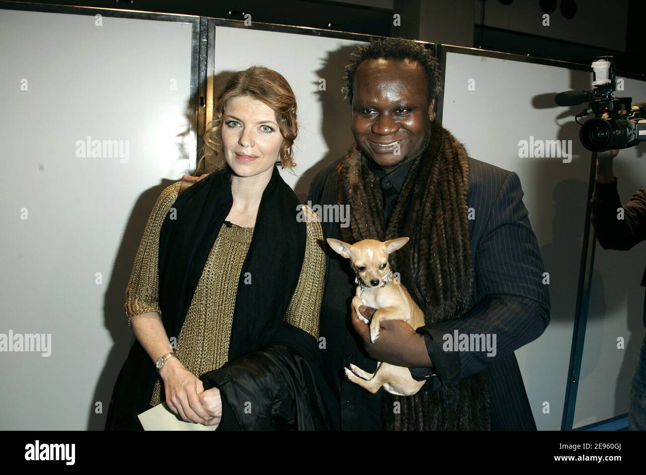 Die französische Schauspielerin Gwendoline Hamon und TV-Moderatorin Magloire nehmen am 1. März 2006 an der Präsentation der Ready-to-Wear-Kollektion Leonard Herbst-Winter 2006-2007 in Paris Teil. Foto von Orban-Taamallah-Zabulon/ABACAPRESS.COM Stockfoto
