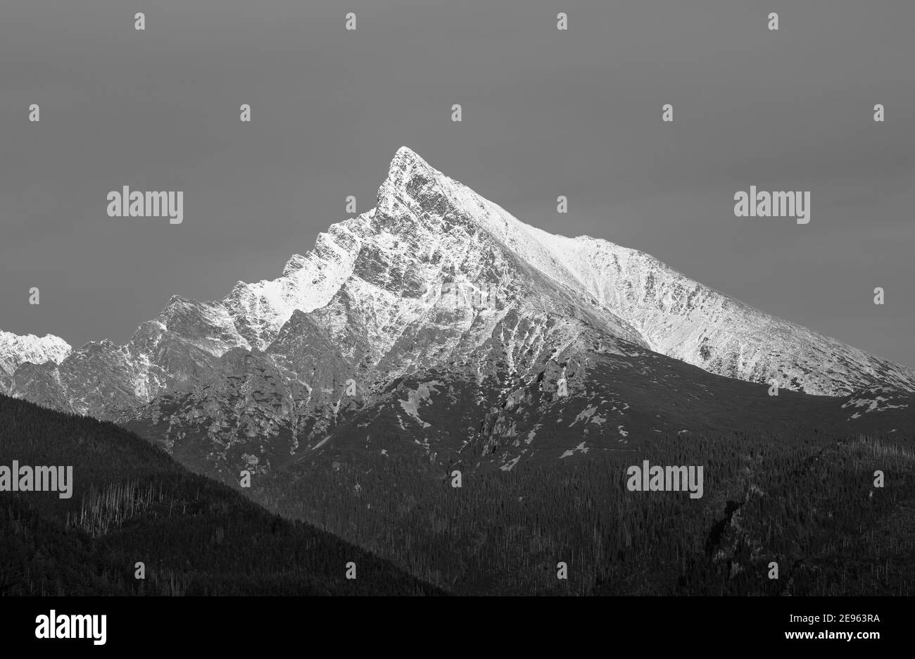 Erstaunliche Berglandschaft Krivan Gipfel (2494m) Symbol der Slowakei in der Hohen Tatra, Slowakei Stockfoto