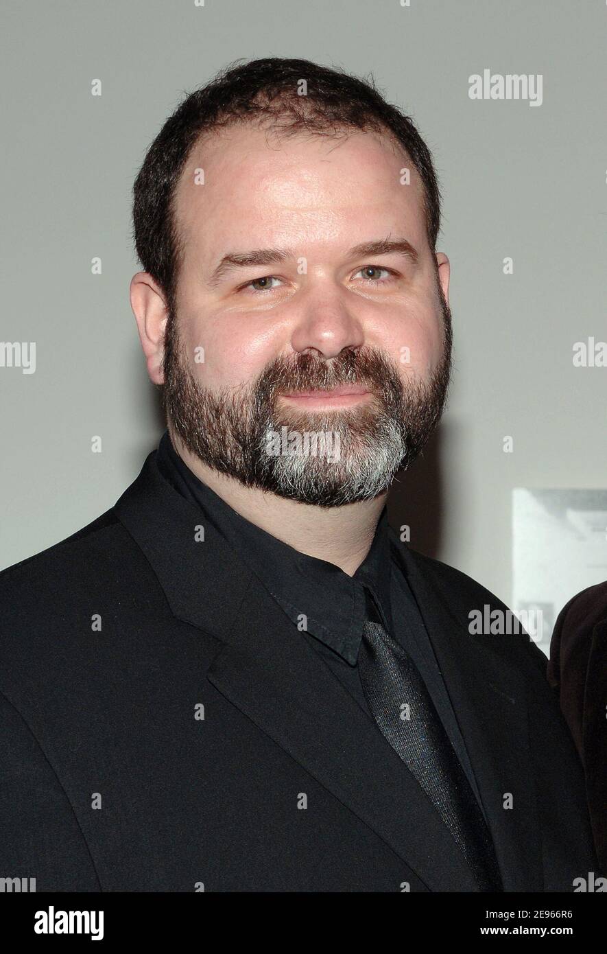 Regisseur Thom Fitzgerald kommt zur Premiere von "3 Needles", einem umstrittenen Porträt der globalen AIDS-Krise, die am 18. März 2006 im Museum of Modern Art in New York City, NY, USA, stattfand. Foto von Nicolas Khayat/ABACAPRESS.COM Stockfoto