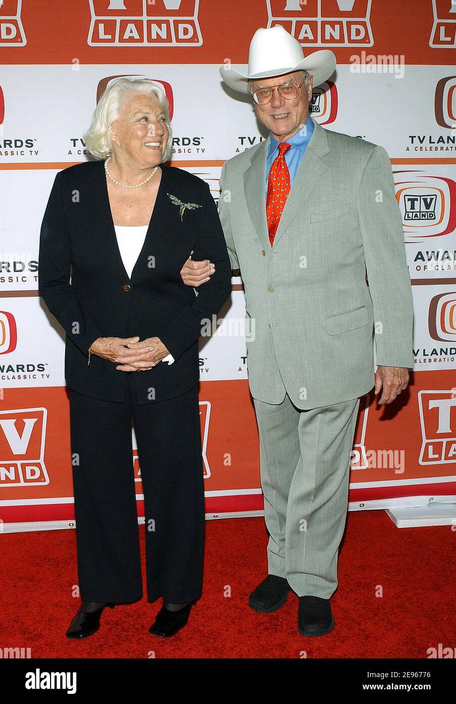 Larry Hagman und seine Frau Maj Axelsson nehmen an den TV Land Awards 2006 Teil, die am 19. März 2006 im Barker Hangar in Santa Monica, CA, USA, verliehen werden. Foto von Lionel Hahn/ABACAPRESS.COM Stockfoto