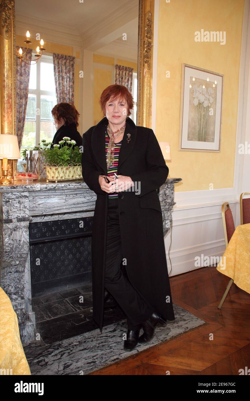 Eva Darlan posiert während des 17. Valenciennes Film Festivals in Valenciennes, Frankreich, am 18. März 2006. Foto von Denis Guignebourg/ABACAPRESS.COM Stockfoto