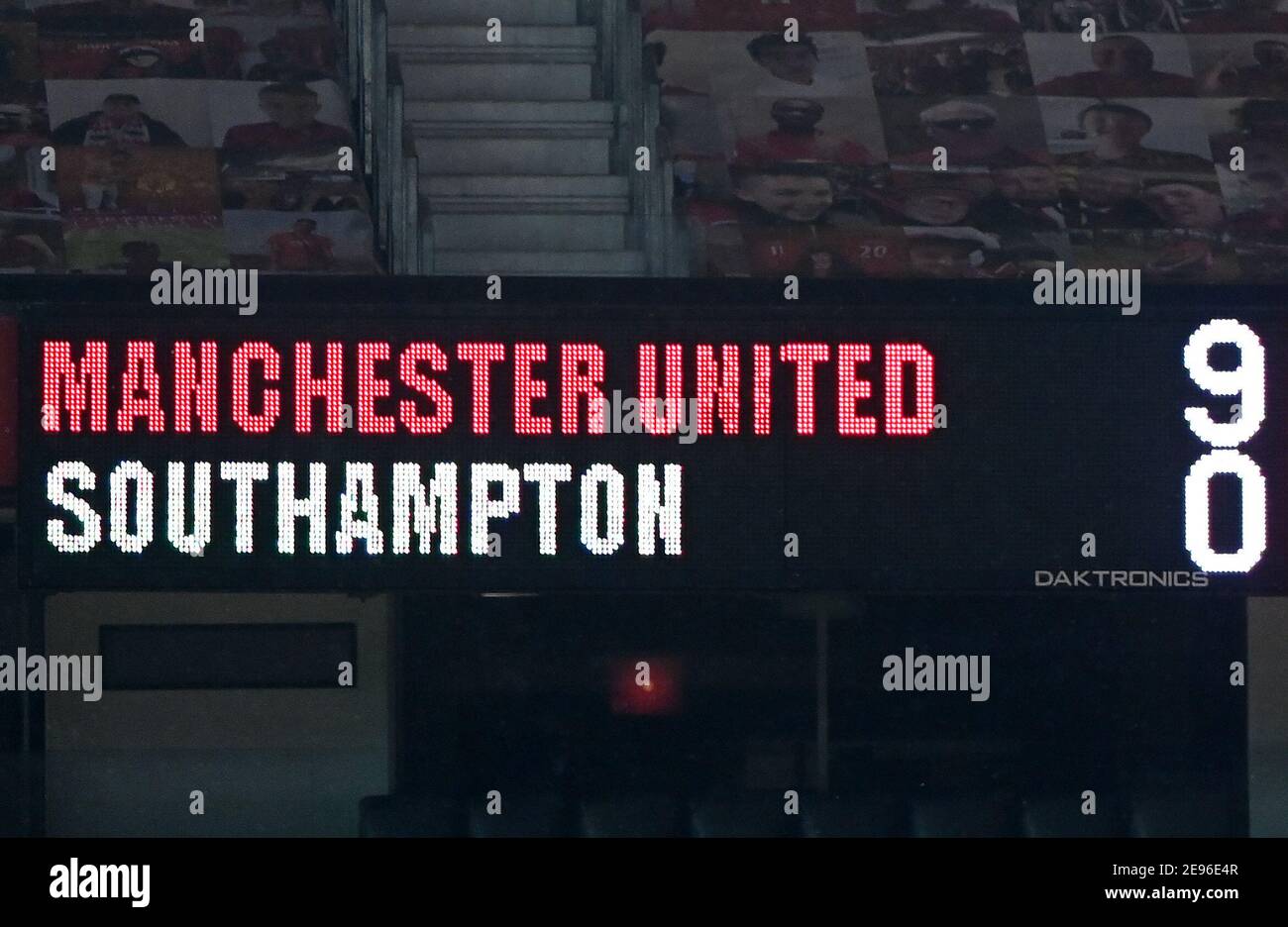 Die Anzeigetafel erzielte die endgültige Punktzahl nach dem letzten Pfiff des Premier League-Spiels in Old Trafford, Manchester. Bilddatum: Dienstag, 2. Februar 2021. Stockfoto