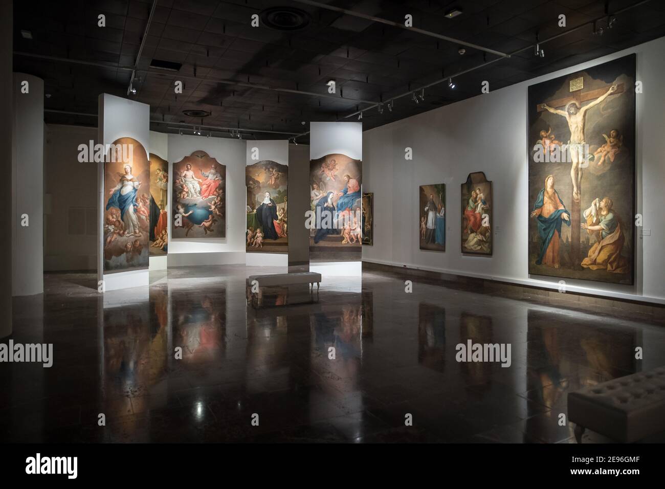 Gemälde, die während einer Ausstellung von Szymon Czechowicz, einem polnischen Barockkünstler im Nationalmuseum, zu sehen sind.Szymon Czechowicz, ein Künstler, dessen Werk mit dem der besten italienischen Meister des Barock übereinstimmt. Diese Ausstellung von über 200 Gemälden und Skizzen des Künstlers wurde in der neuesten Ausstellung im Nationalmuseum in Krakau präsentiert. Es ist eines der ersten Ereignisse seit Beginn der COVID19-Sperre. Stockfoto