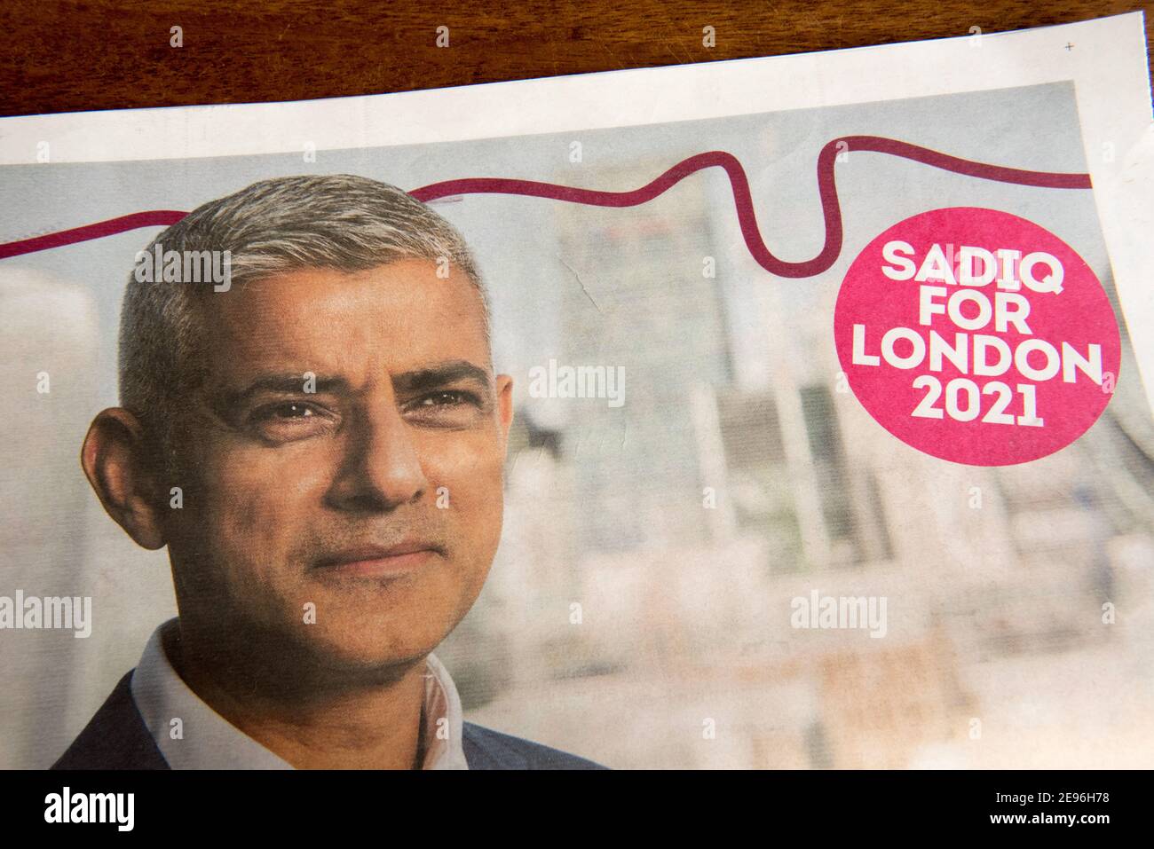London Bürgermeister und Versammlung Wahl Flyer, Flugblatt oder Zeitung geleitet Sadiq für London 2021. Die Wahlen werden am 6th. Mai stattfinden. England Großbritannien Großbritannien. Nur für redaktionelle Zwecke Stockfoto