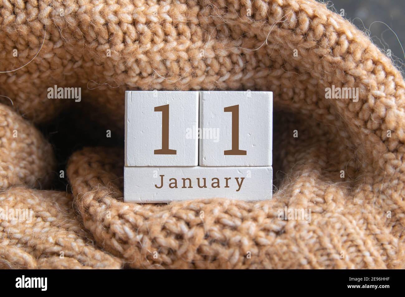 Januar 11 auf dem Holzkalender.der elfte Tag des Wintermonats, ein Kalender für den Arbeitsplatz. Winter. Stockfoto
