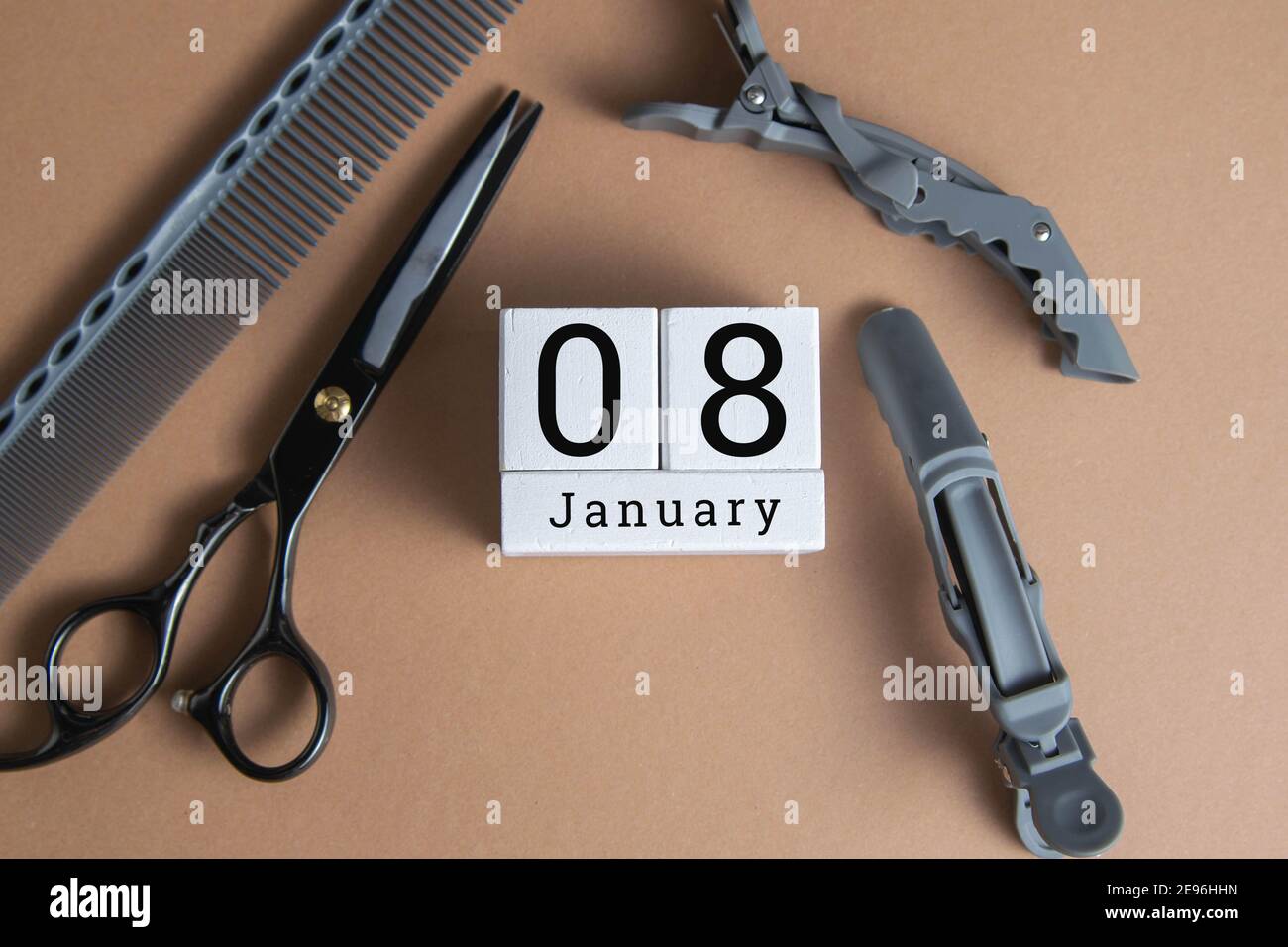 8. Januar auf dem Holzkalender.der achte Tag des Wintermonats, ein Kalender für den Arbeitsplatz. Winter. Stockfoto
