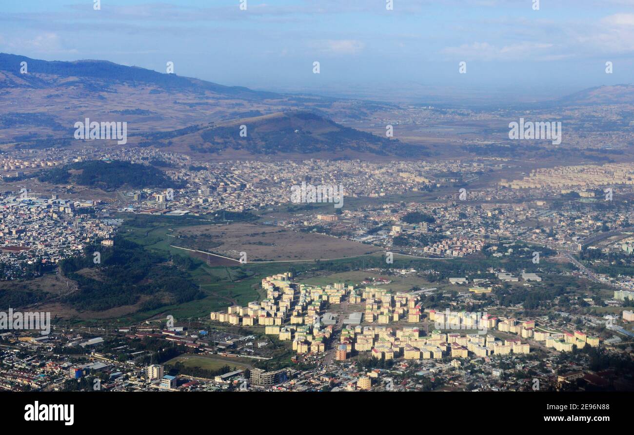 Luftaufnahme von Wohnvororten von Addis Abeba, Äthiopien. Stockfoto