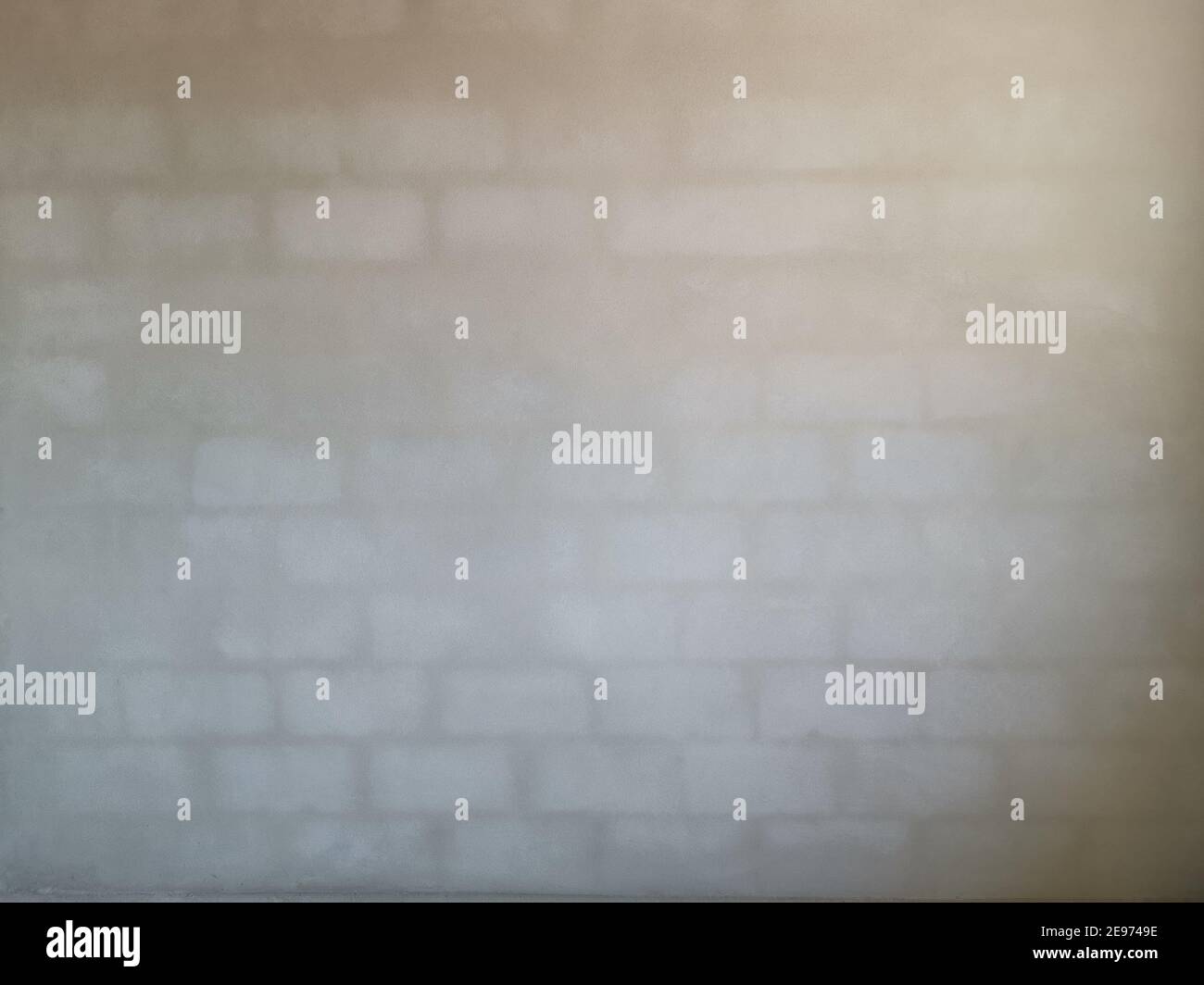 Neue Gipswände, die nicht vollständig trocken sind. Hintergrundbild Stockfoto