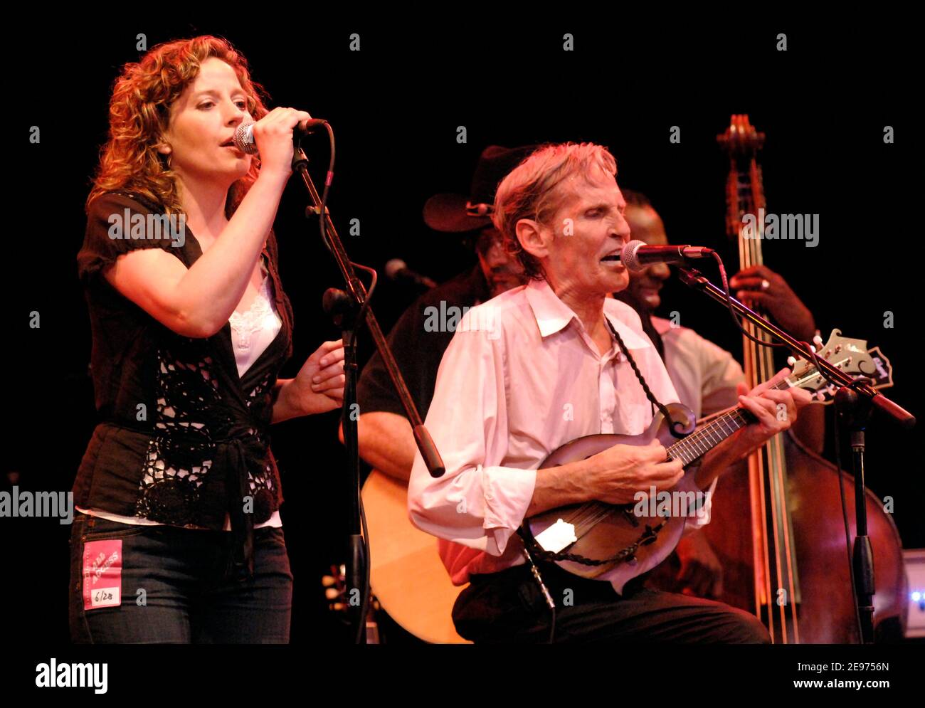 Amy Helm (Lead-Sänger der Band Ollabelle und Tochter von Levon Helm) Ausführung mit Levon Helm Band live im Central Park Summerstage in New York City. 28. Juni 2007 © David Atlas / MediaPunch Ltd. Stockfoto