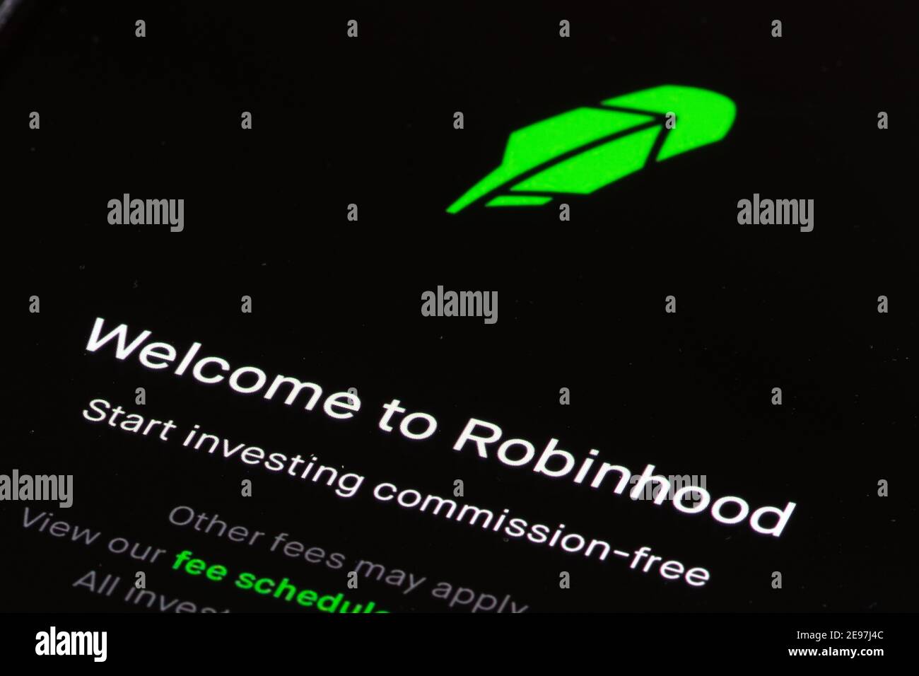 Vilnius, Litauen - Februar 3 2021: Robinhood App und Logo auf dem Bildschirm eines Smartphones. American Financial Services Company. Provisionsfrei Stockfoto