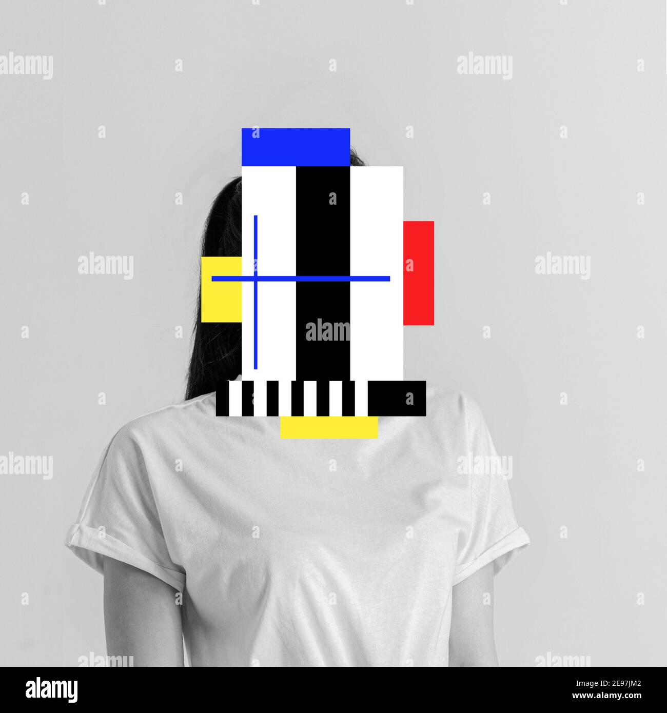 Fehler. Es ist schwierig, Gedanken zu erzeugen. Weiblicher Körper mit Geometrie am Kopf. Modernes Design, zeitgenössische Kunstcollage. Inspiration, Idee, trendige urbane Magazin-Stil. Negatives Leerzeichen, um Ihren Text oder Ihre Anzeige einzufügen. Stockfoto