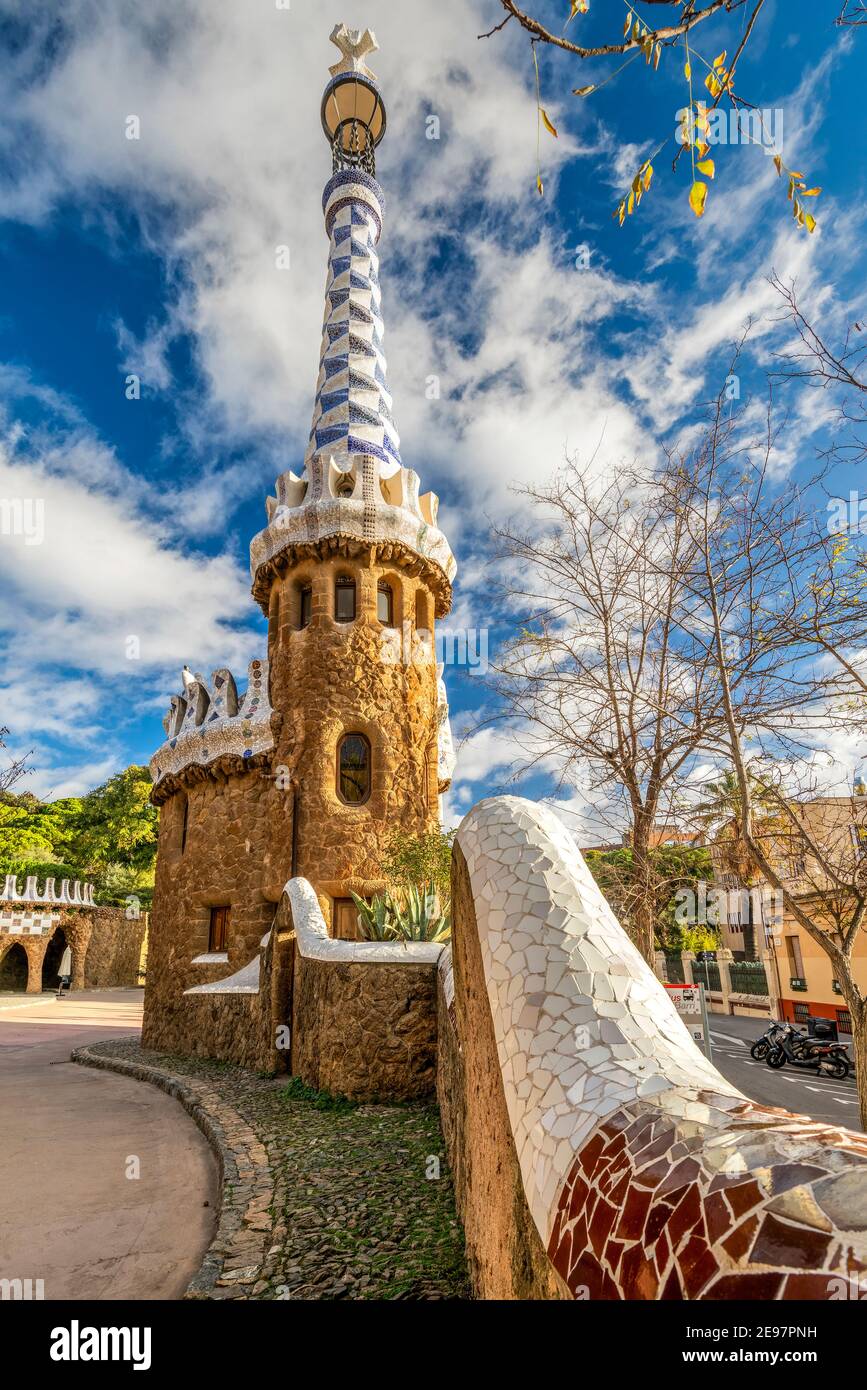 Porter's Residence Pavillon, Park Guell, Barcelona, Katalonien, Spanien  Stockfotografie - Alamy
