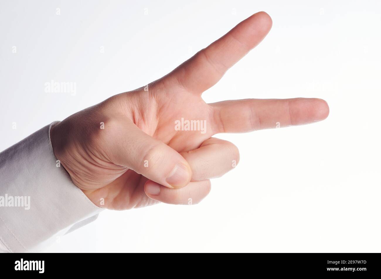 Siegeszeichen von den Fingern Nahaufnahme isoliert auf Studio-Hintergrund Stockfoto