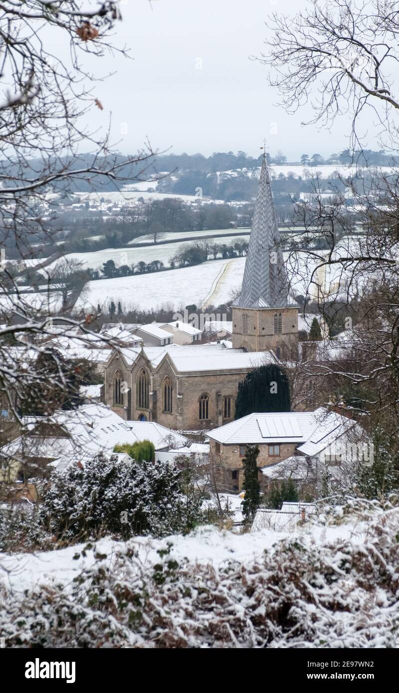 Almondsbury im Schnee. Pfarrkirche St. Maria Stockfoto