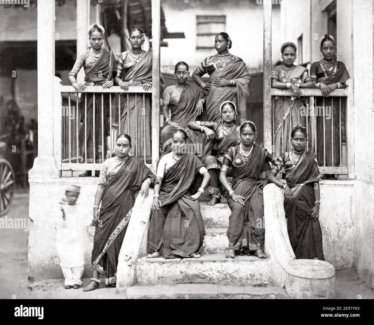 Ende 19th Jahrhundert Fotografie - Gruppe von Nautch Mädchen, Indien Stockfoto