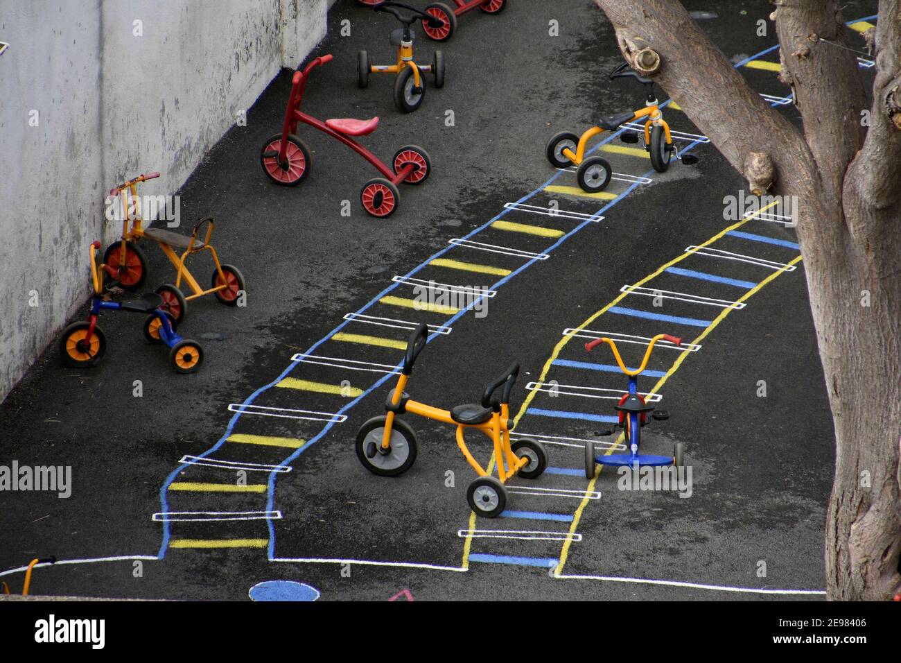 Dreiräder für kinder -Fotos und -Bildmaterial in hoher Auflösung – Alamy