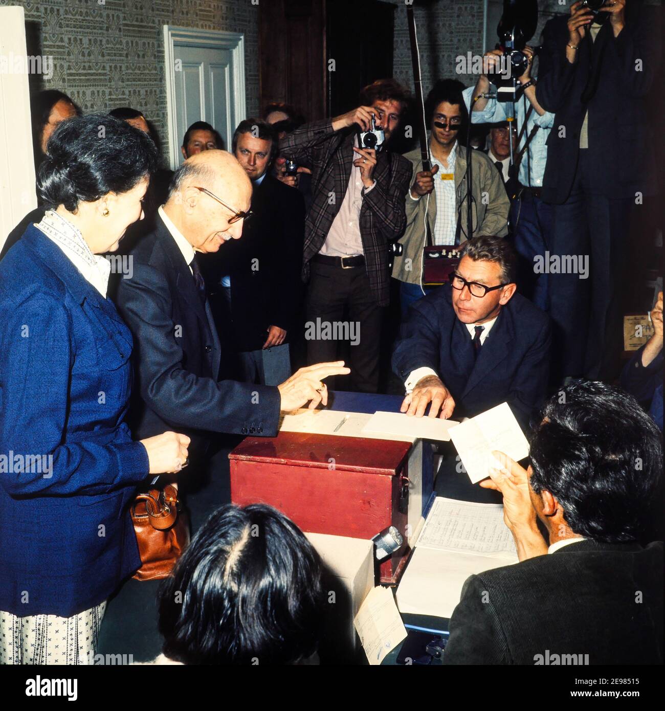 Valéry Giscard d'Estaing Eltern im Wahllokal, Chamallières, Puy de Dôme, Frankreich, 1974 Stockfoto