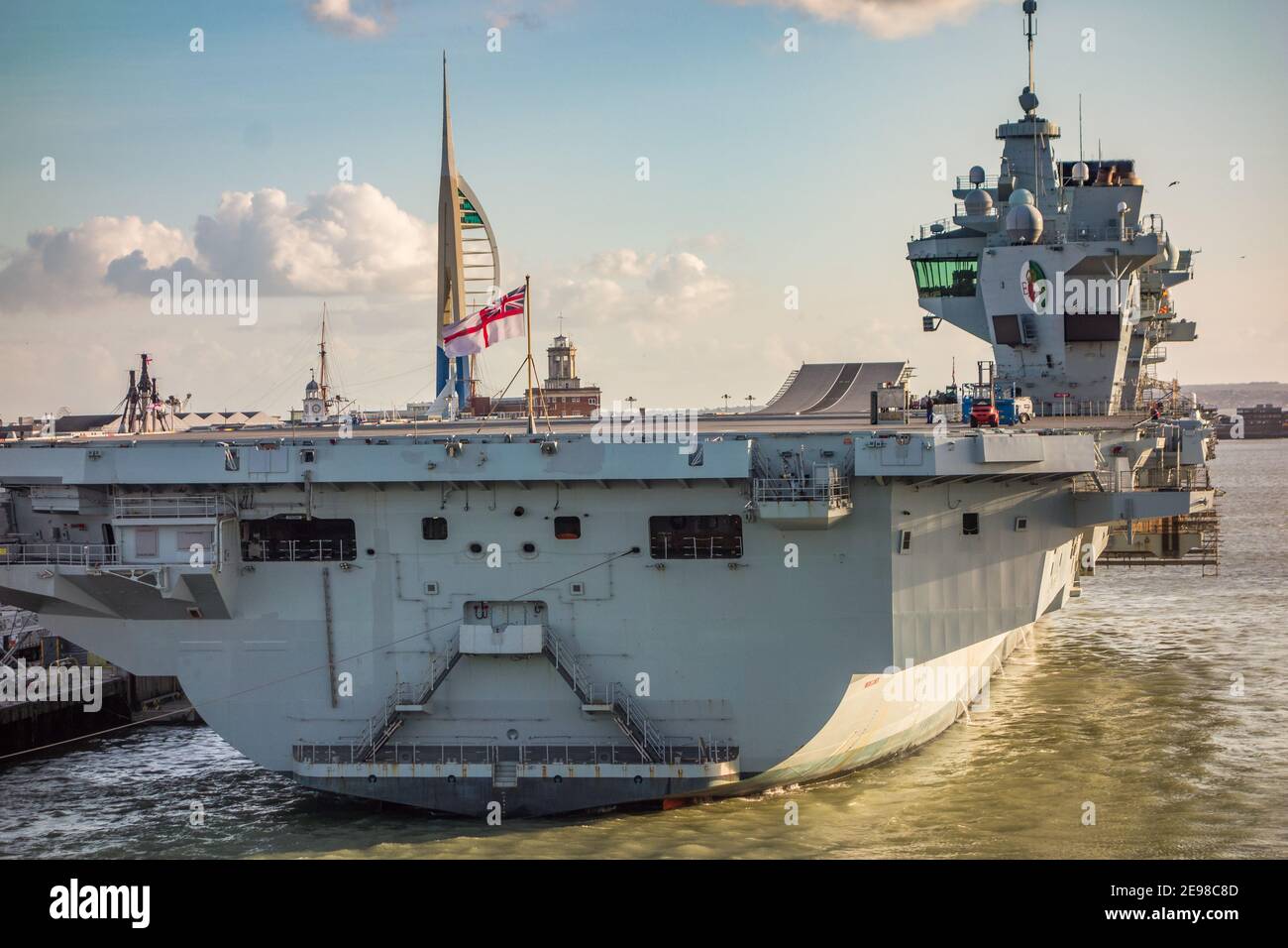 Portsmouth Harbour Und Spinnaker Tower Stockfoto