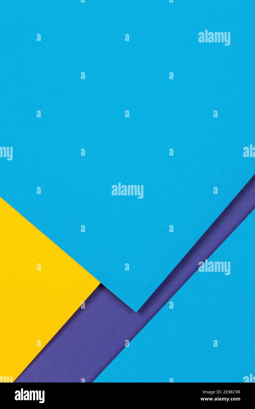 Kreative Abstrakt Blau und Gelb Farbe geometrische Papier Komposition Hintergrund, Ansicht von oben Stockfoto