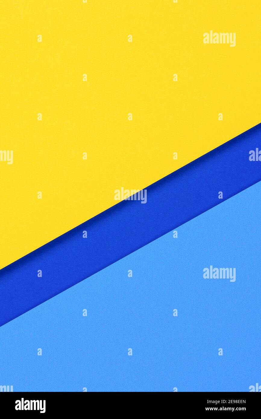 Kreative Abstrakt Blau und Gelb Farbe geometrische Papier Komposition Hintergrund, Ansicht von oben Stockfoto