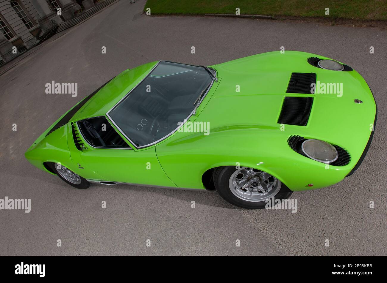 Supermodel Twiggy Lamborghini Miura S das Original-Super-Auto Und ein italienischer Klassiker Stockfoto